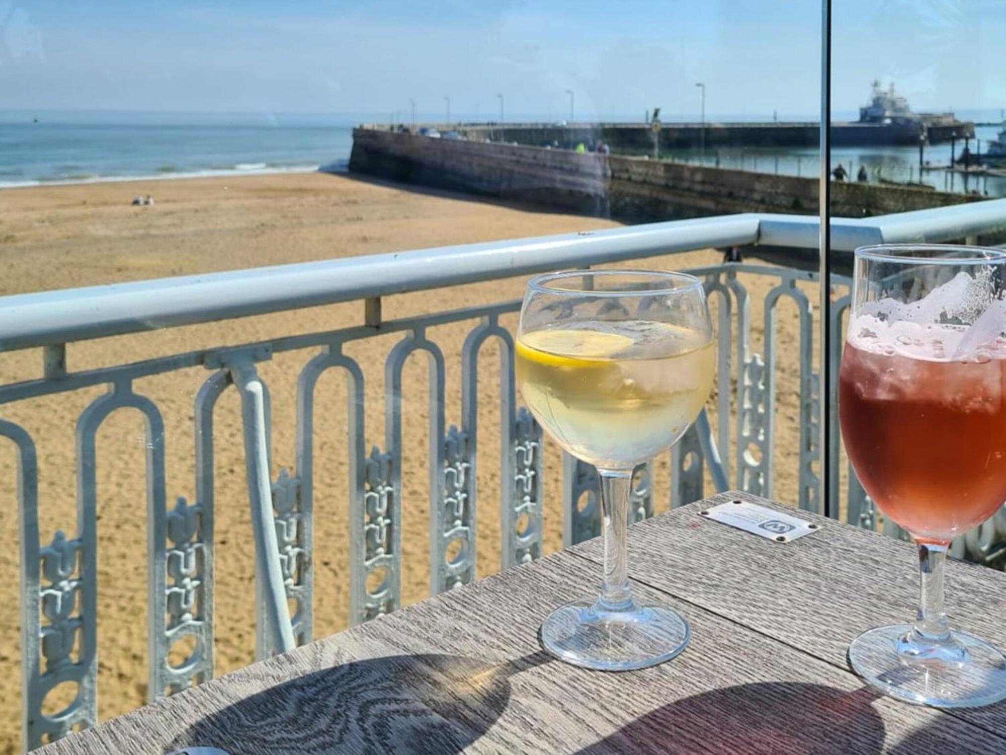 Vitamin Sea Residency Herne Bay Bagian luar foto