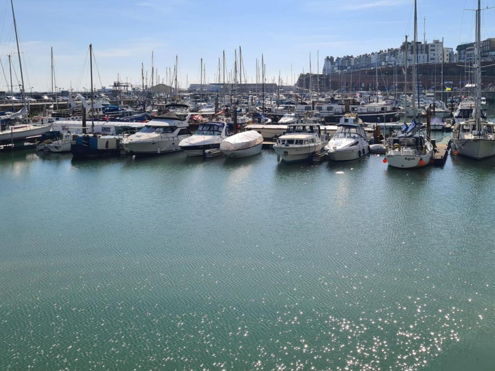Vitamin Sea Residency Herne Bay Bagian luar foto
